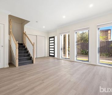 RENOVATED CHARM – JUST STEPS FROM THE BEACH! - Photo 4