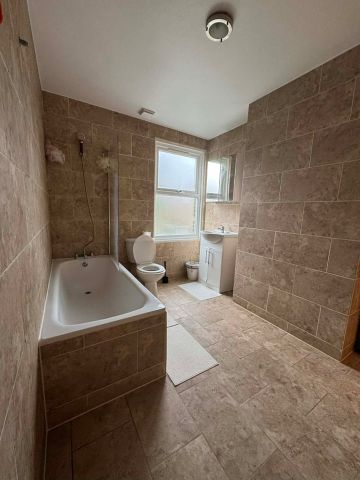 Room in a Shared House, Broadway Avenue, CR0 - Photo 5