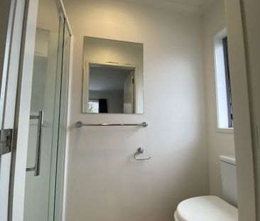 Self Contained Studio Close To The University - Photo 3