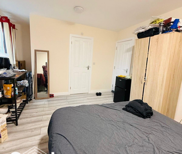 1 bedroom in a house share to rent - Photo 3