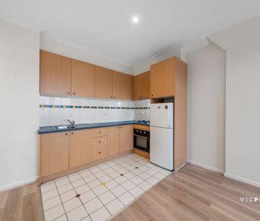 City Living at Its Best – Prime Melbourne CBD Location - Photo 4