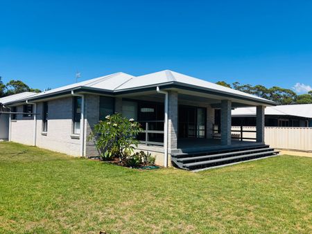 Modern 4-Bedroom Home for Rent - $750/week - Photo 2