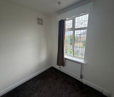 4 bedroom semi-detached house to rent - Photo 5