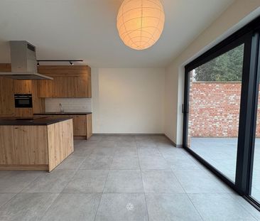 3-slaapkamer appartement met ruim terras en tuin in centrum Ouwegem! - Foto 3