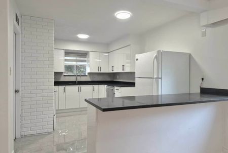 11166 80 Avenue, Delta - Photo 3