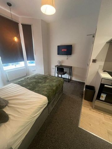 1 bedroom in a house share to rent - Photo 3