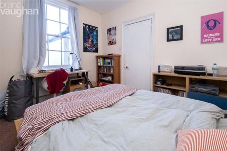 4 bedroom terraced house to rent - Photo 3