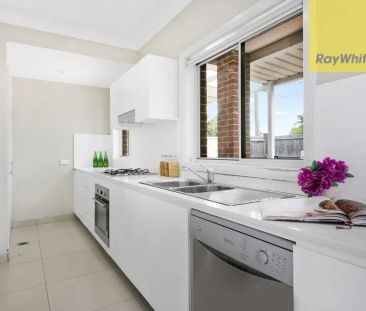 This stunning townhouse - Photo 1