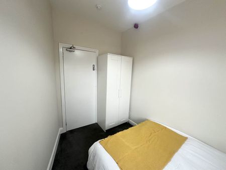 Wetherby Grove (Room 4), Burley, Leeds - Photo 4