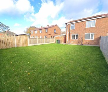 3 bedroom semi-detached house to rent - Photo 3