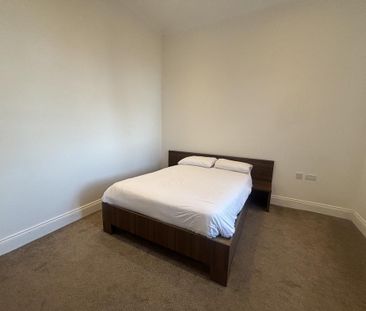 3 bedroom apartment to rent - Photo 2