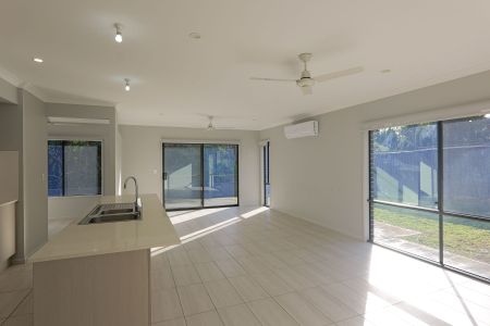 MODERN DUPLEX IN HOLLAND PARK ESTATE - Photo 4