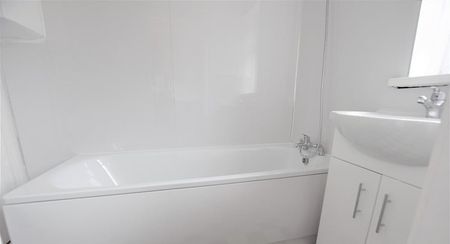 1 Bed Flat, Shere Rod, IG2 - Photo 4
