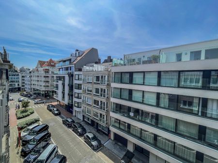 Gezellig gemeubeld appartement met zijdelings zeezicht gelegen vlakbij het Driehoeksplein. - Foto 4