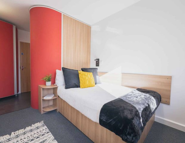 First Floor Four Bed Cluster - Photo 1