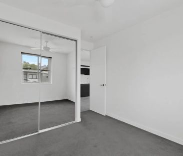 Modern Two Bedroom Apartment with AirCon - Photo 4