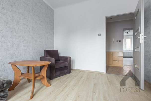 Przestronne i wyposażone dwupokojowe mieszkanie w centrum Jaworzna do wynajęcia | Spacer 3D - Zdjęcie 1