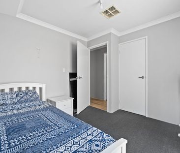 26 Firebrand Grove, Baldivis - A stunning family home - Photo 6