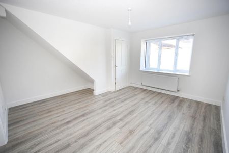 2 bedroom semi-detached house to rent - Photo 3