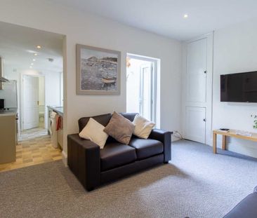 Room 5 - Photo 2