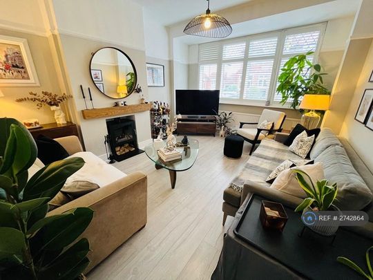 1 bedroom in a house share to rent - Photo 1