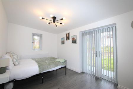 3 bedroom semi-detached bungalow to rent - Photo 2