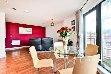 1 bedroom flat to rent - Photo 3