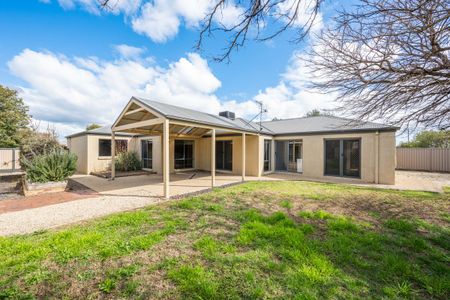 3 Holstein Court, Shepparton VIC 3630 - Photo 4