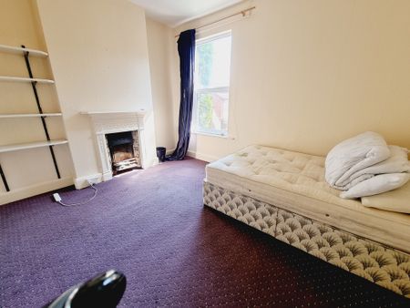 5 Bed Student Accommodation - Photo 4