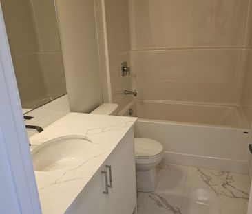 3 Bedroom 2.5 Bathroom Townhouse in Evanston - SF180 - Photo 2