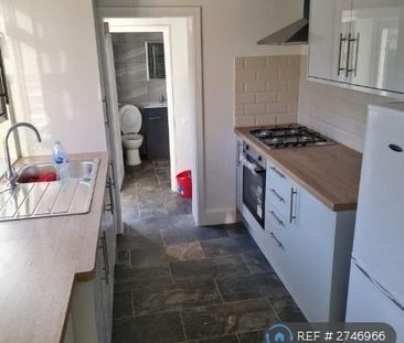 3 bedroom end of terrace house to rent - Photo 6