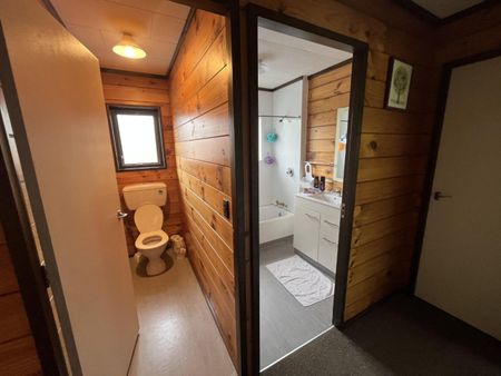 Three bed Lockwood home - Photo 4