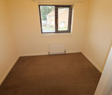 3 bedroom end of terrace house to rent - Photo 2