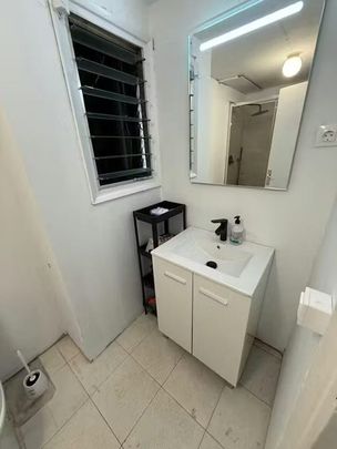 Carrer de Benet Mateu, Barcelona, Catalonia 08034 - Photo 1