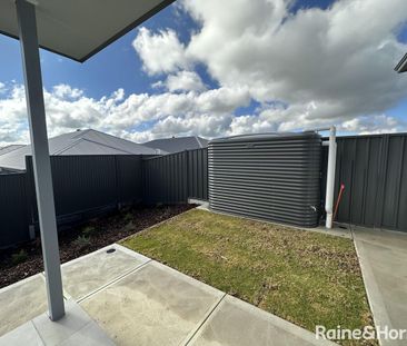 13 Emerald Way, Mount Barker, SA 5251 - Photo 2