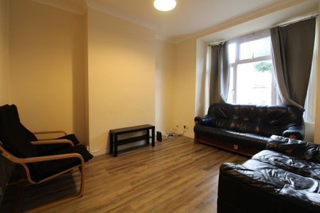 4 bedroom terraced house to rent - Photo 5