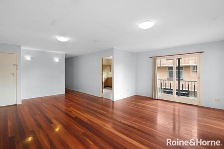 Great Location, Spacious - Photo 2