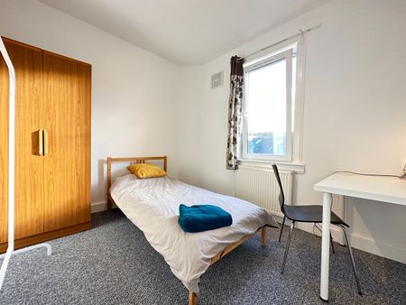 3 Bed Flat, Stenhouse Crescent, EH11 - Photo 2