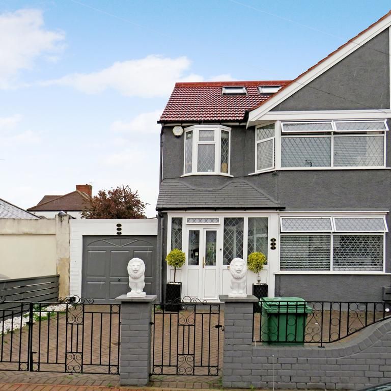 4 bedroom semi-detached house to rent - Photo 1