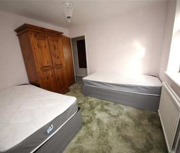 4 bedroom semi-detached house to rent - Photo 3
