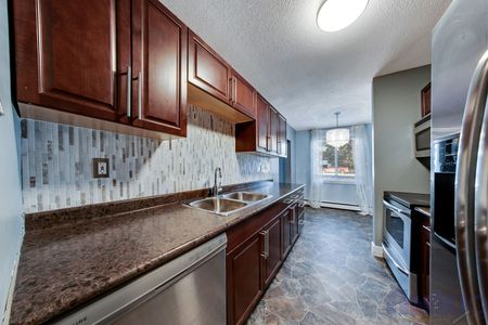 Exhibition - 2 Bedroom Condo - 2106 St. Cecilia Ave - Photo 4