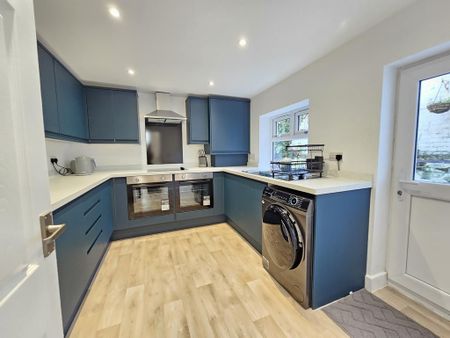 1 bedroom in a house share to rent - Photo 3