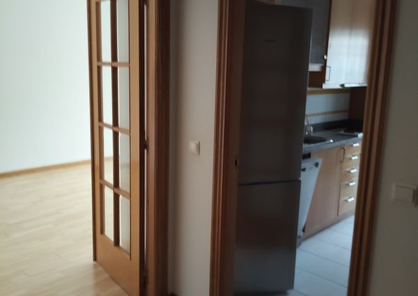 Apartamento T1 para Arrendamento no Porto com Garagem e Arrumos