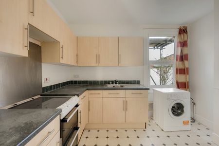 2 Bed Flat - Photo 4