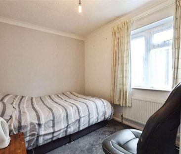 Oyster Lane, Byfleet, West Byfleet, Surrey, KT14 - Photo 4