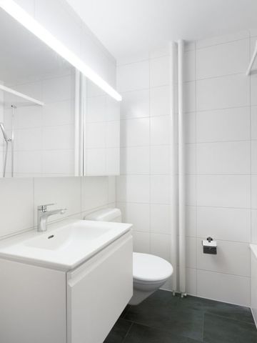 "5.5-Zimmerwohnung mit Gartenschwimmbad" - Photo 5