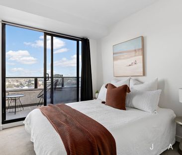 Sophisticated Urban Living - Photo 5