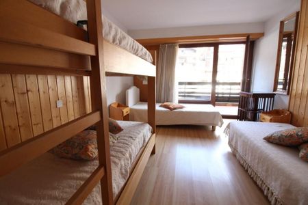 Spacieux appartement situé sur la place du village à louer à la semaine - Photo 2