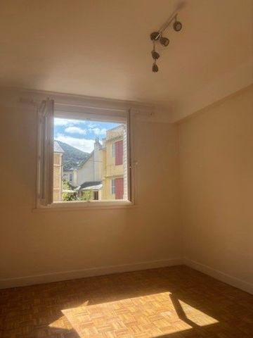 Location Appartement 3 pièces 68m² BAGNERES DE BIGORRE 65200 - Photo 2