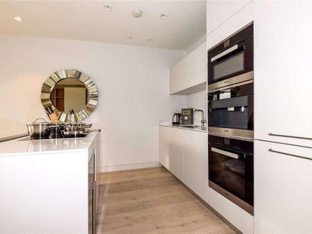 A bright 2 bedroom apartment located in within the iconic and highly sought after One Tower Bridge development located in the heart of South Bank. - Photo 3